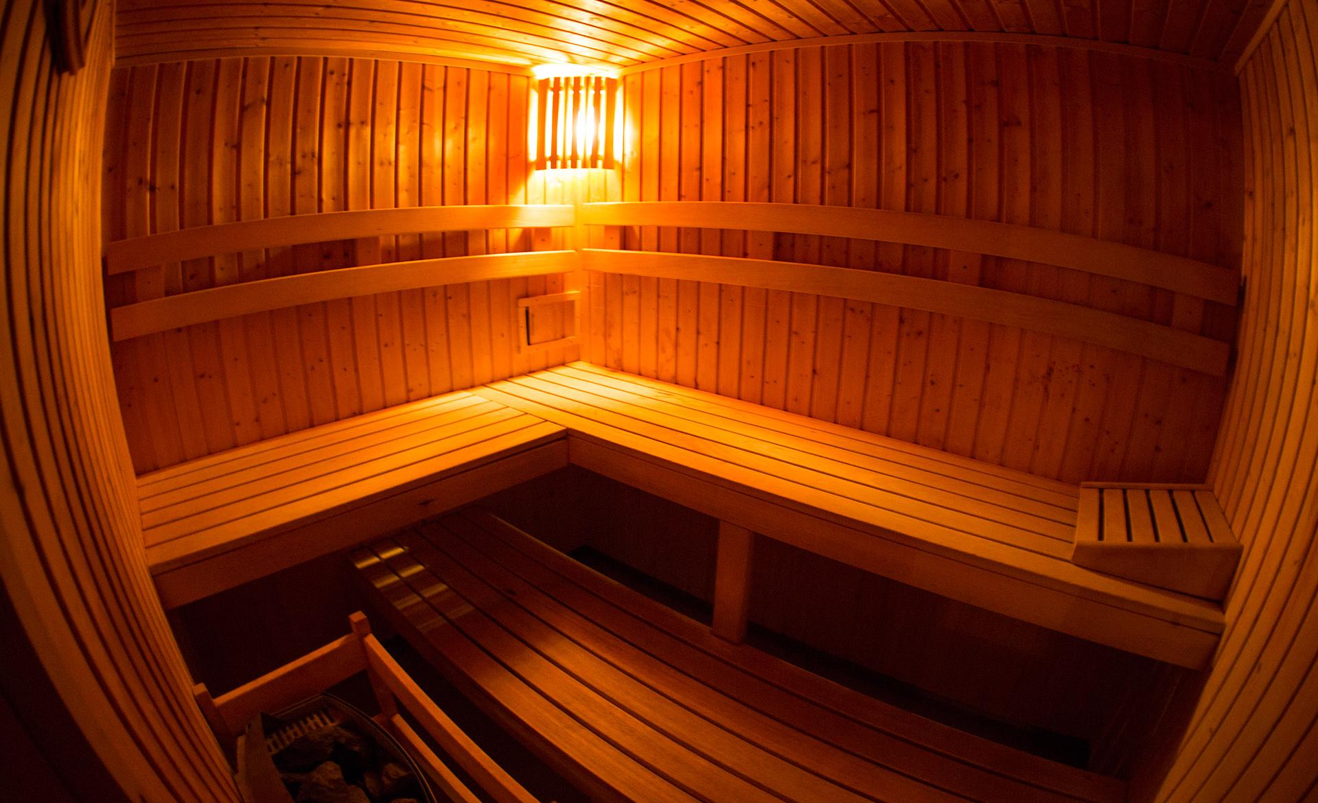 w środku sauny